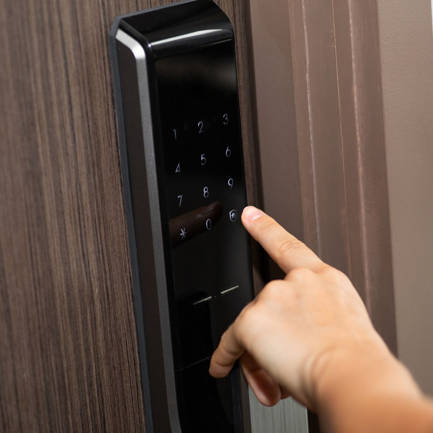 Airbnb Key Management: 5 Ways to Simplify Guest Access and Unlock Profits